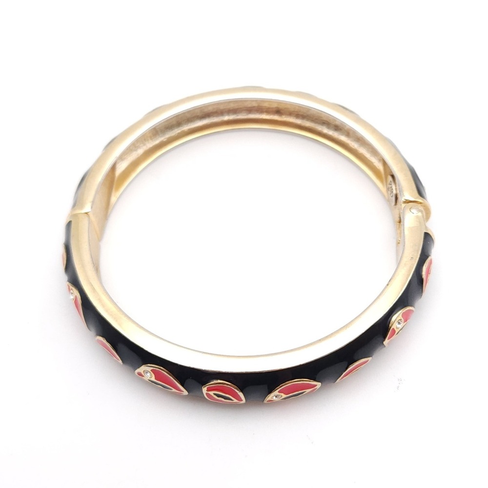 Betsey Johnson First Date Black Enamel Red Lips Hinged Bangle Bracelet 7.5in - Picture 6 of 6